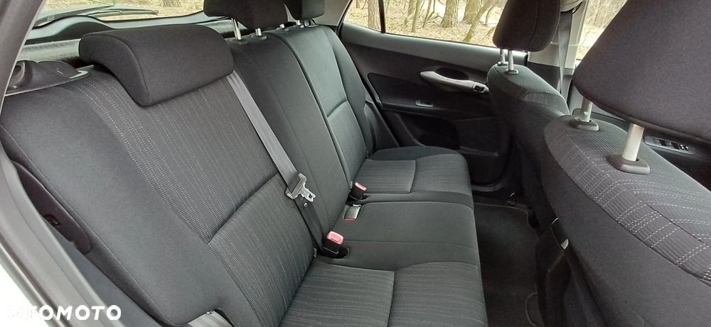 Toyota Auris 1.4 D-4D Luna - 17