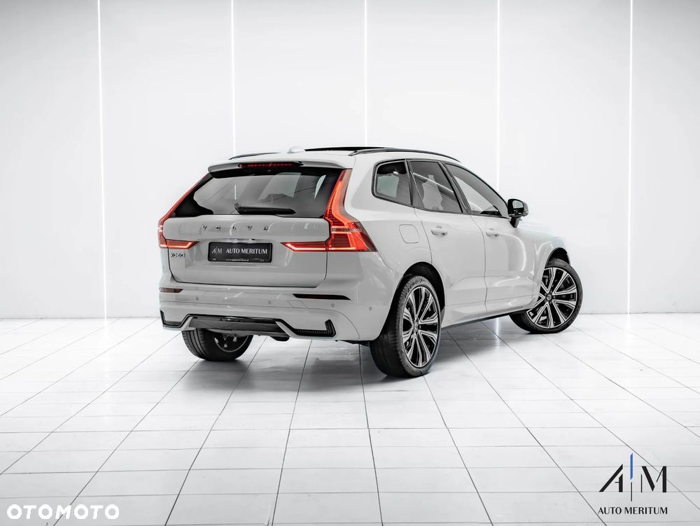 Volvo XC 60 B5 D AWD Ultimate Dark - 4