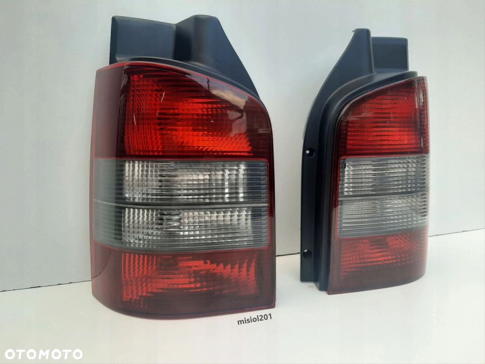 VW T5 MULTIVAN HIGHLINE lampa tylna tył lewa na klape - 3