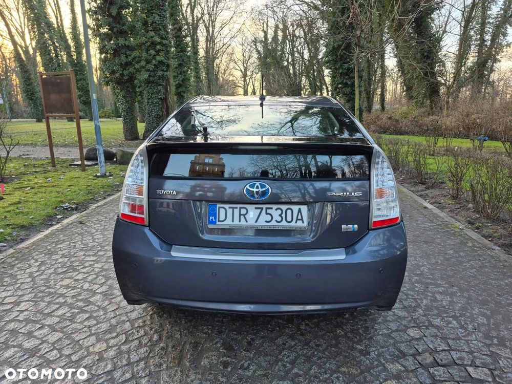 Toyota Prius (Hybrid) Executive - 6