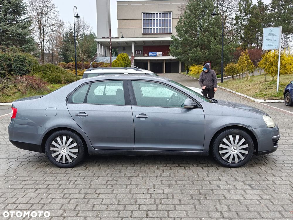Volkswagen Jetta 1.6 United - 9
