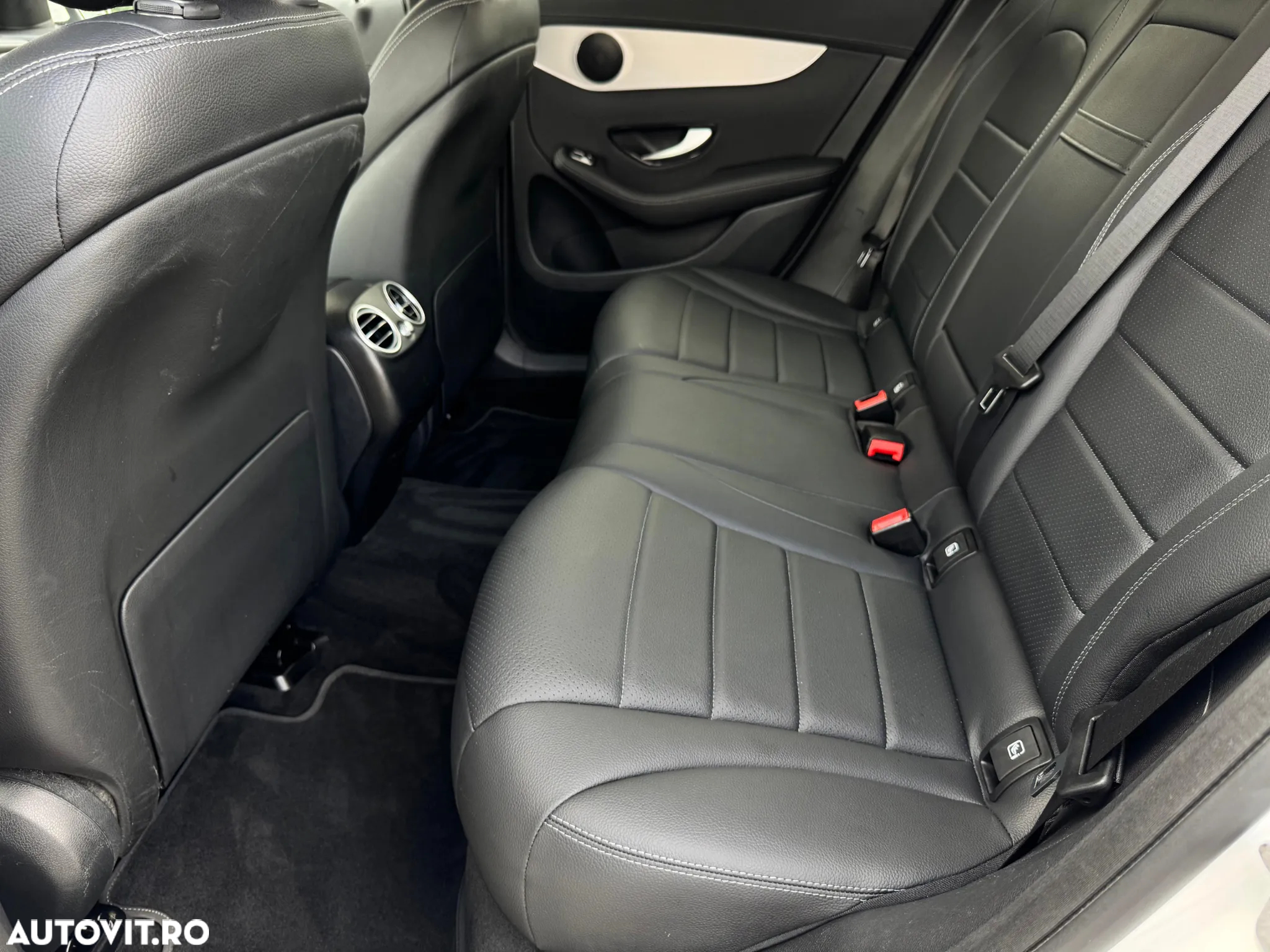 Mercedes-Benz GLC 300 e 4MATIC - 12
