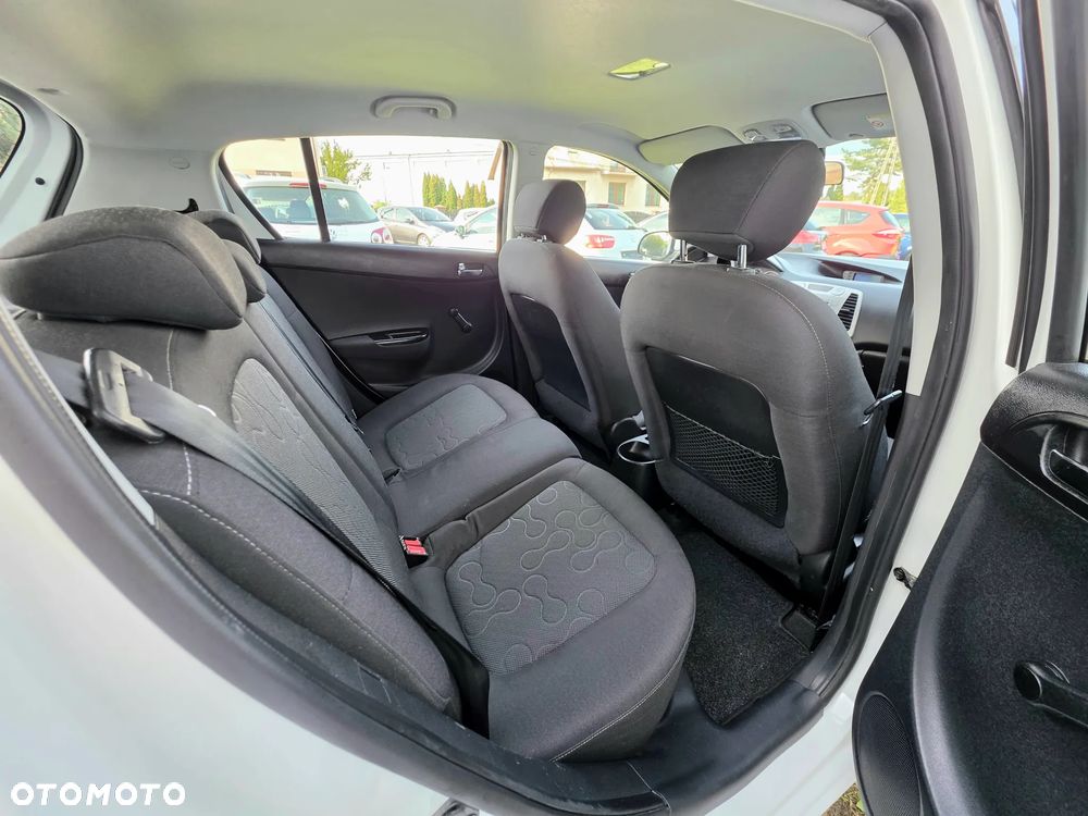 Hyundai i20 1.2 FIFA WM Edition - 9