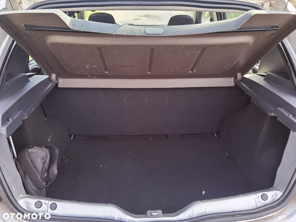 Dacia Sandero 1.2 16V 75 Celebration - 12