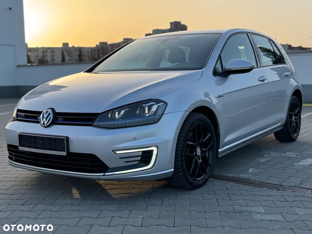 Volkswagen Golf - 6