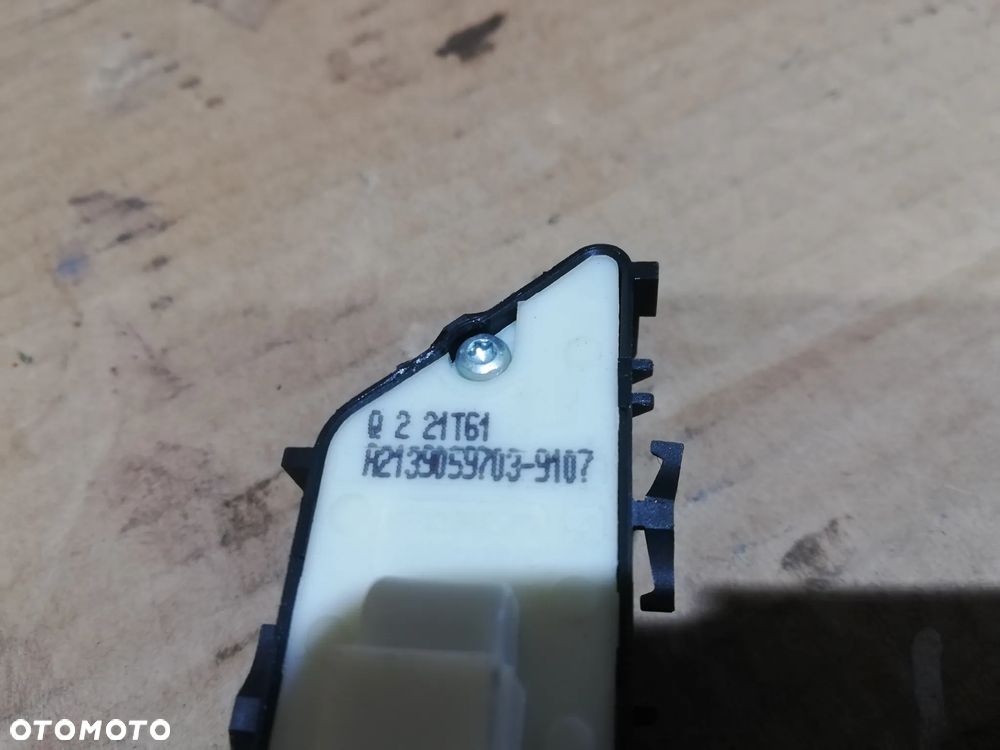 PRZYCISK CENTRALENGO ZAMKA MERCEDES-BENZ E (W213) A2139059703 - 3