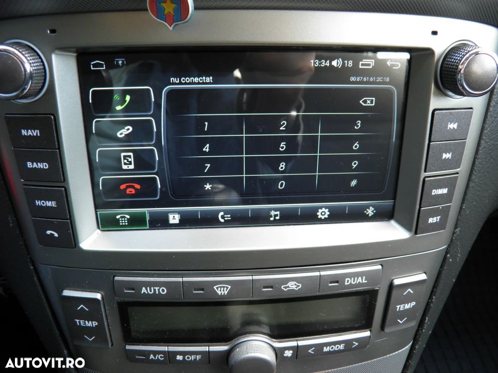 Toyota Avensis 1.6 Sedan Luna - 9