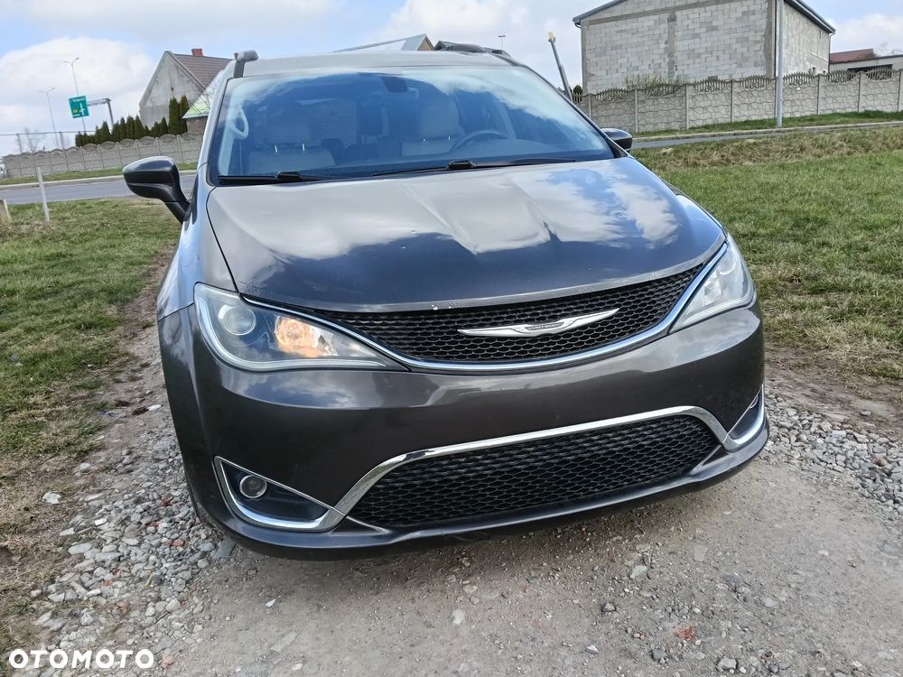 Chrysler Pacifica - 7