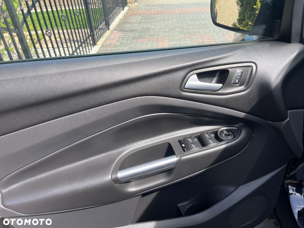 Ford Kuga 1.5 EcoBoost 2x4 Cool & Connect - 17