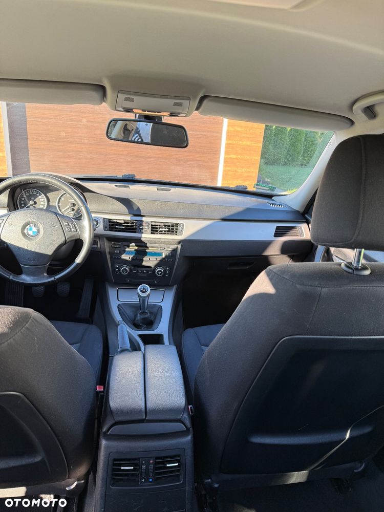 BMW Seria 3 318i - 7