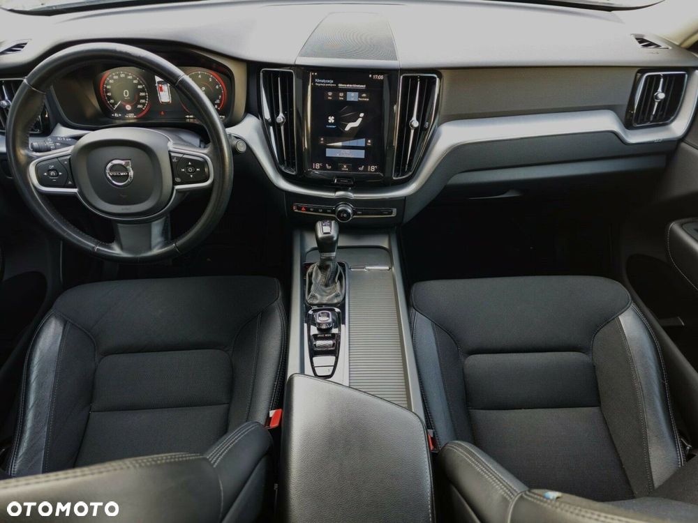 Volvo XC 60 T4 Momentum Pro - 10