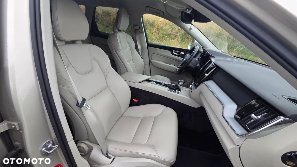 Volvo XC 60 D4 Momentum Pro - 12