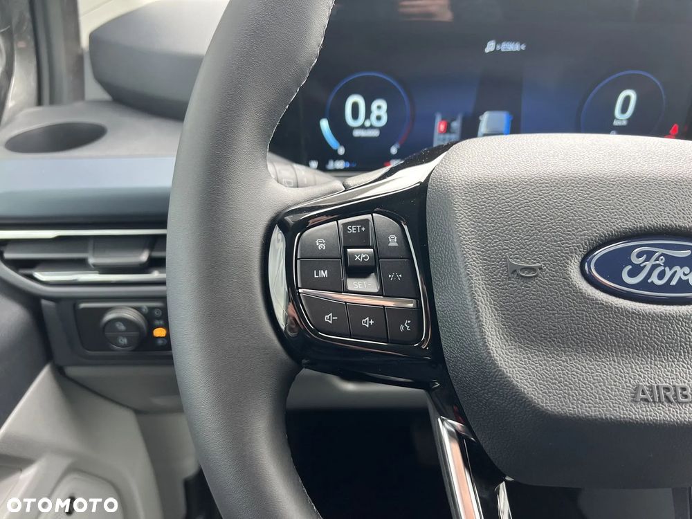 Ford Tourneo Custom - 33