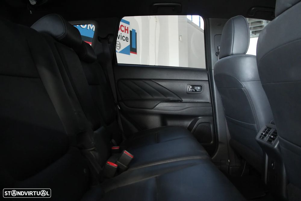 Mitsubishi Outlander 2.4 PHEV Instyle - 25