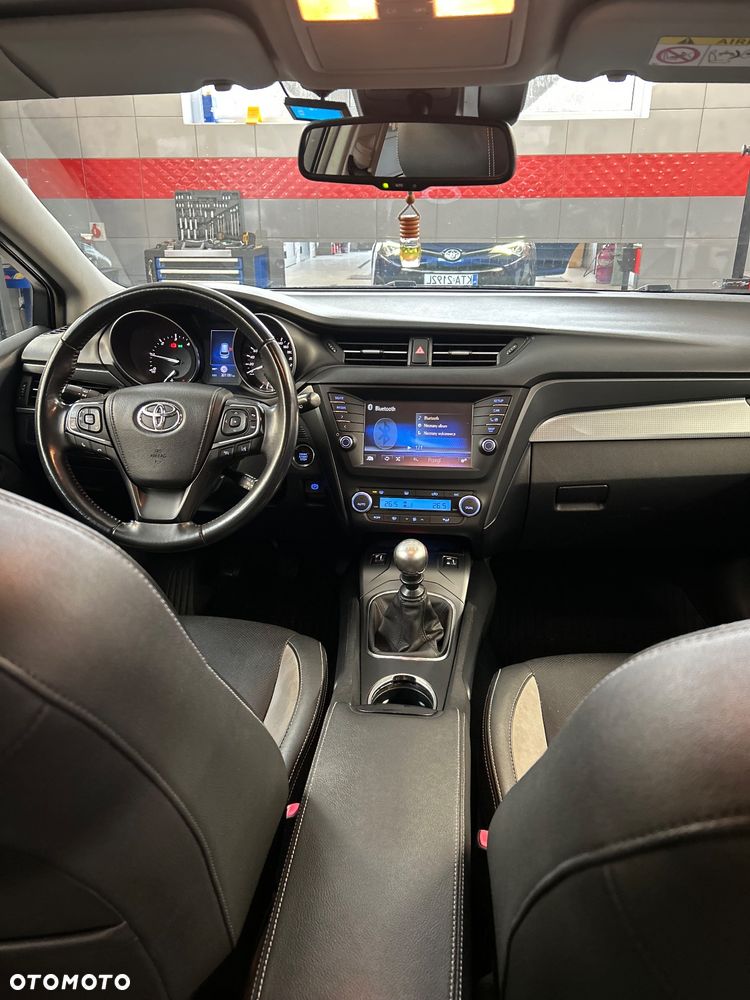 Toyota Avensis 2.0 D-4D Premium - 26