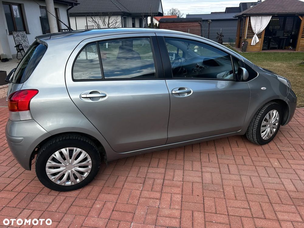 Toyota Yaris - 1