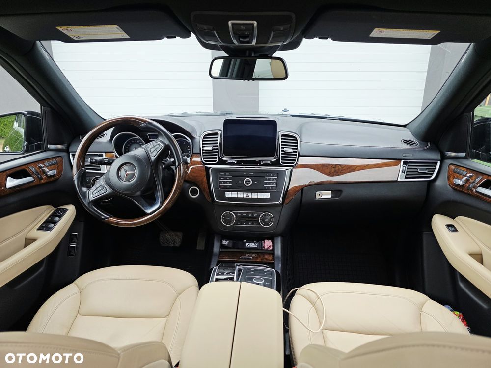 Mercedes-Benz GLS - 20