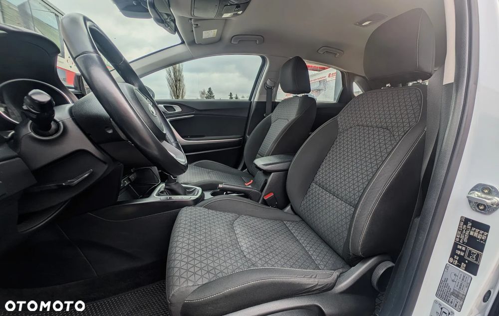 Kia Ceed 1.6 CRDi SCR M - 12