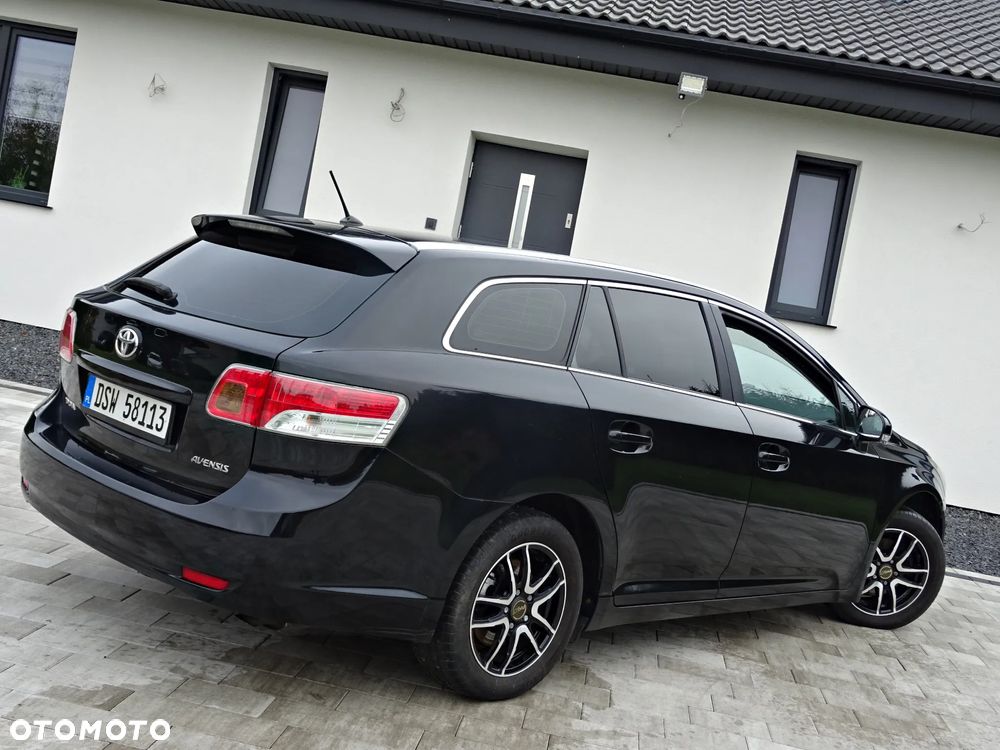 Toyota Avensis - 16