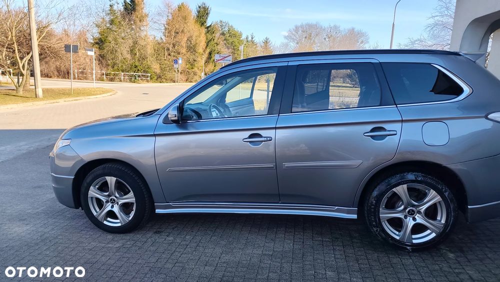 Mitsubishi Outlander 2.2 DI-D 4WD Automatik Diamant Edition+ - 4