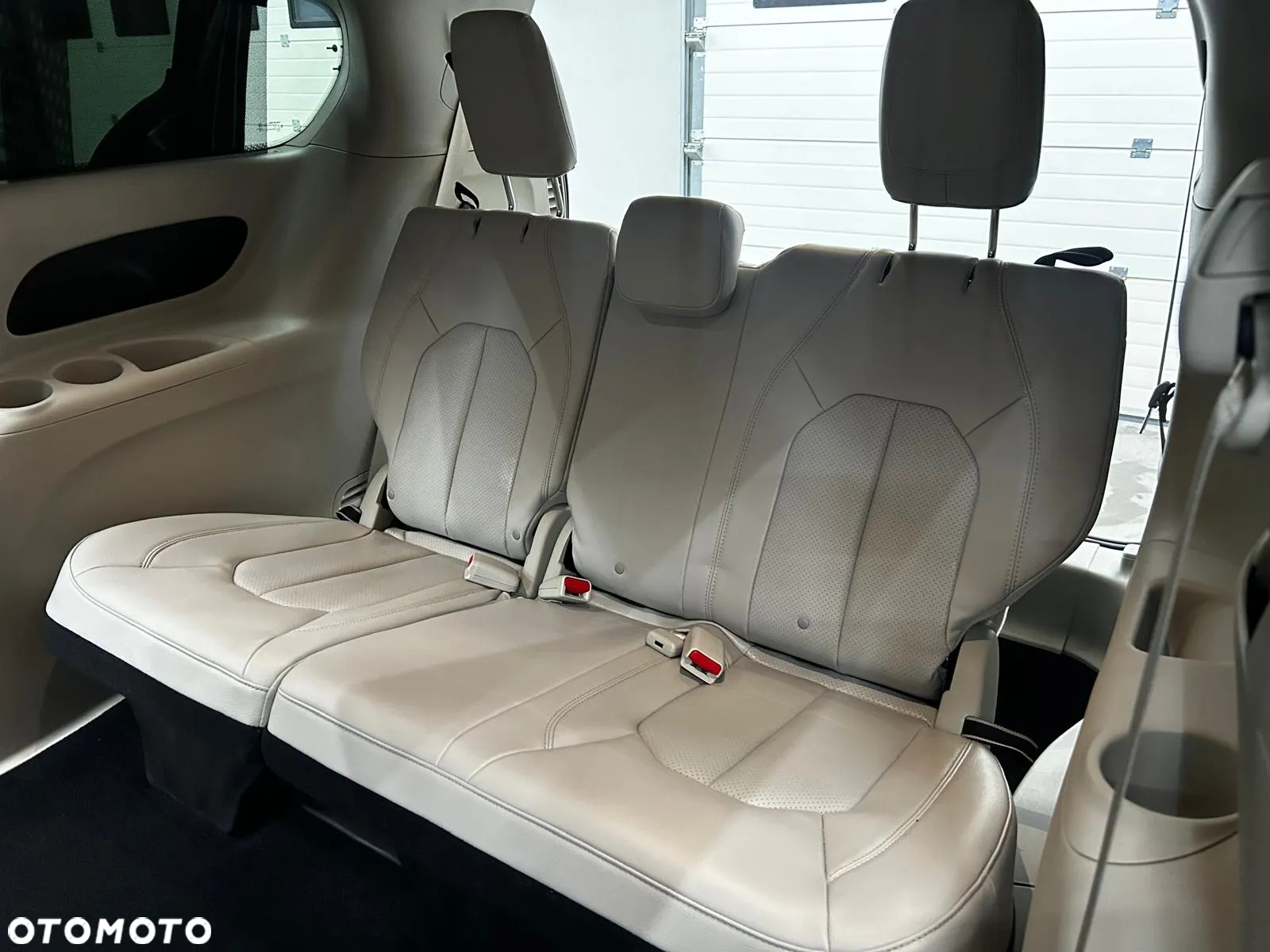 Chrysler Pacifica - 27