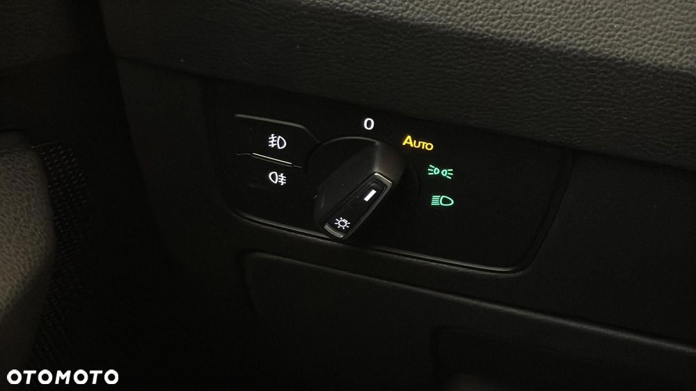 Volkswagen Passat Variant 2.0 TDI SCR Business DSG - 29