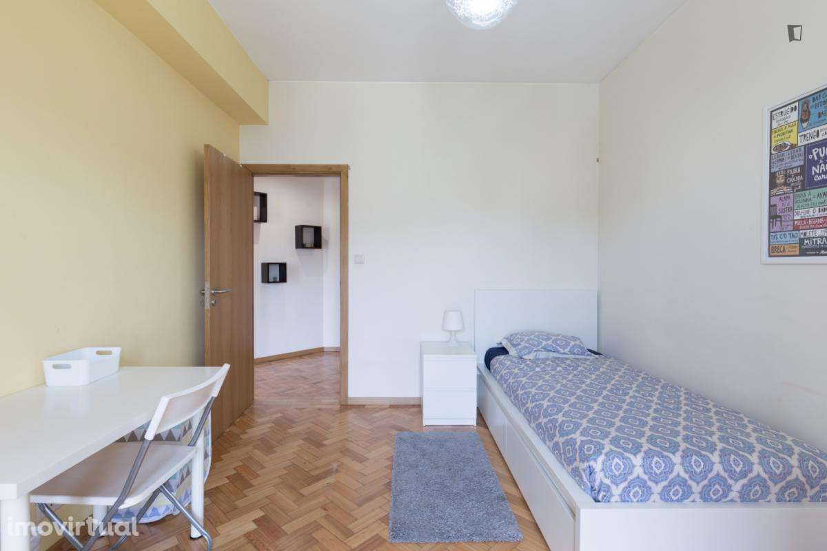 Quarto - localizado em Miragaia Porto - Grande imagem: 3/24