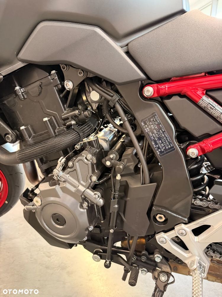 Suzuki GSX - 11