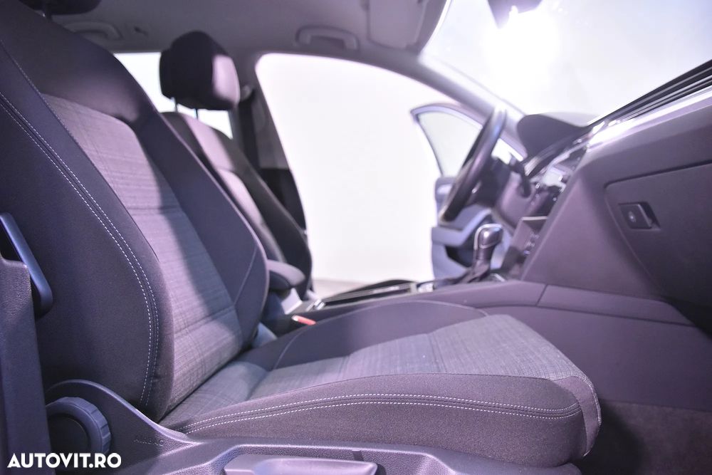 Volkswagen Passat - 11