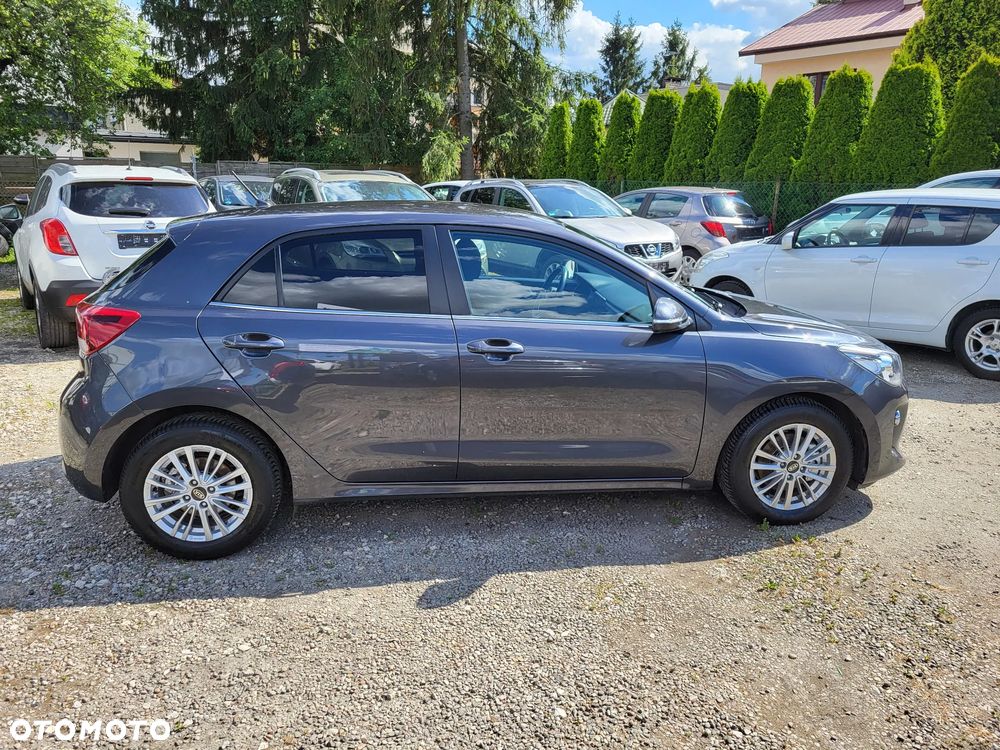 Kia Rio 1.4 L - 5
