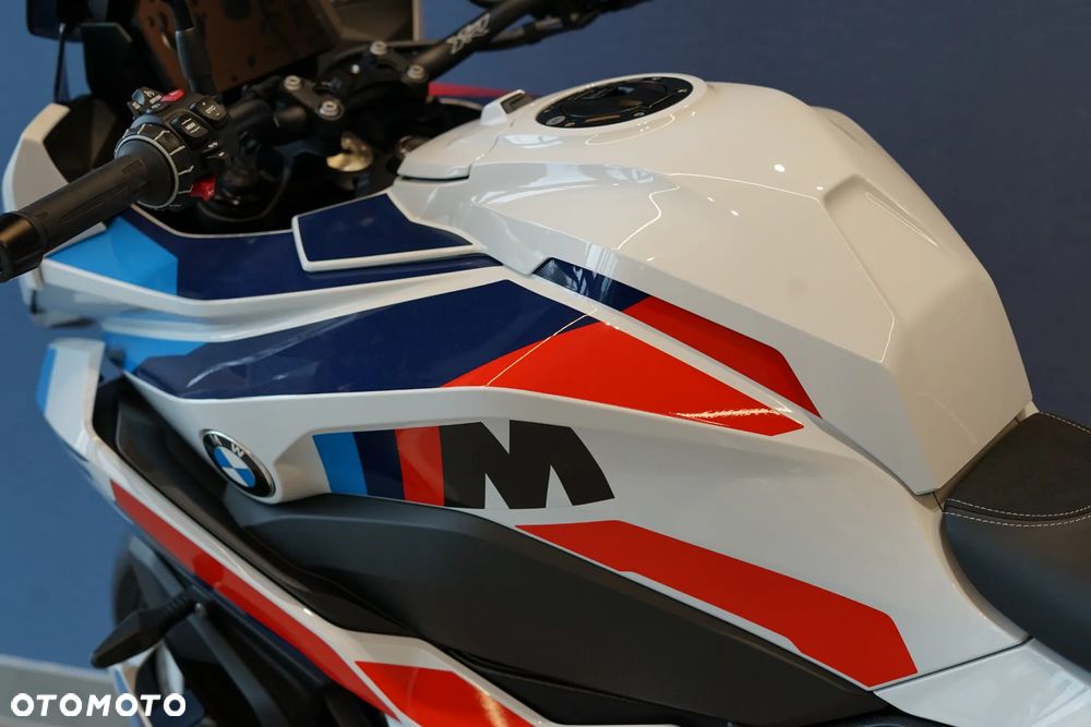 BMW XR - 17