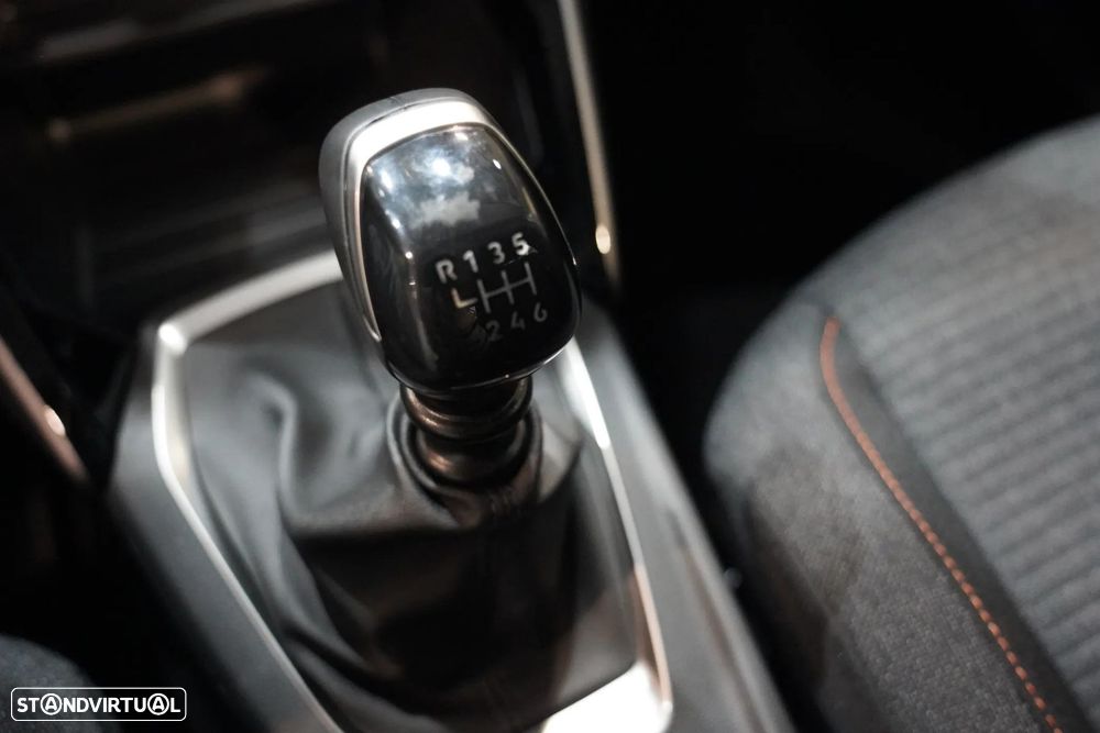 Peugeot 208 - 28
