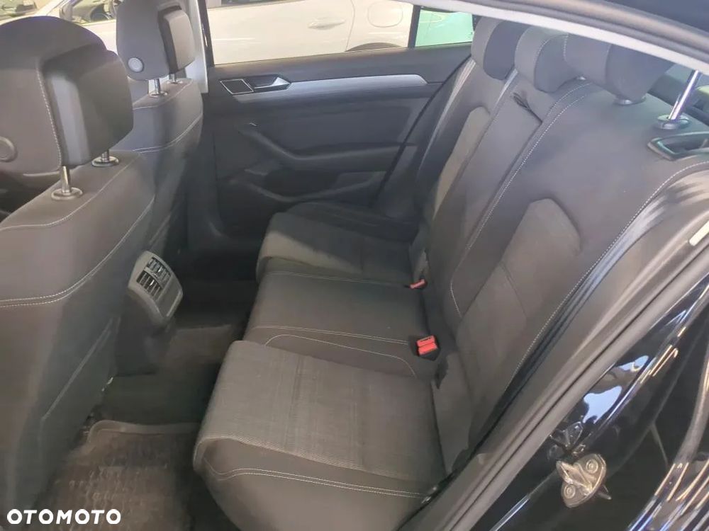 Volkswagen Passat 1.5 TSI EVO Business - 9
