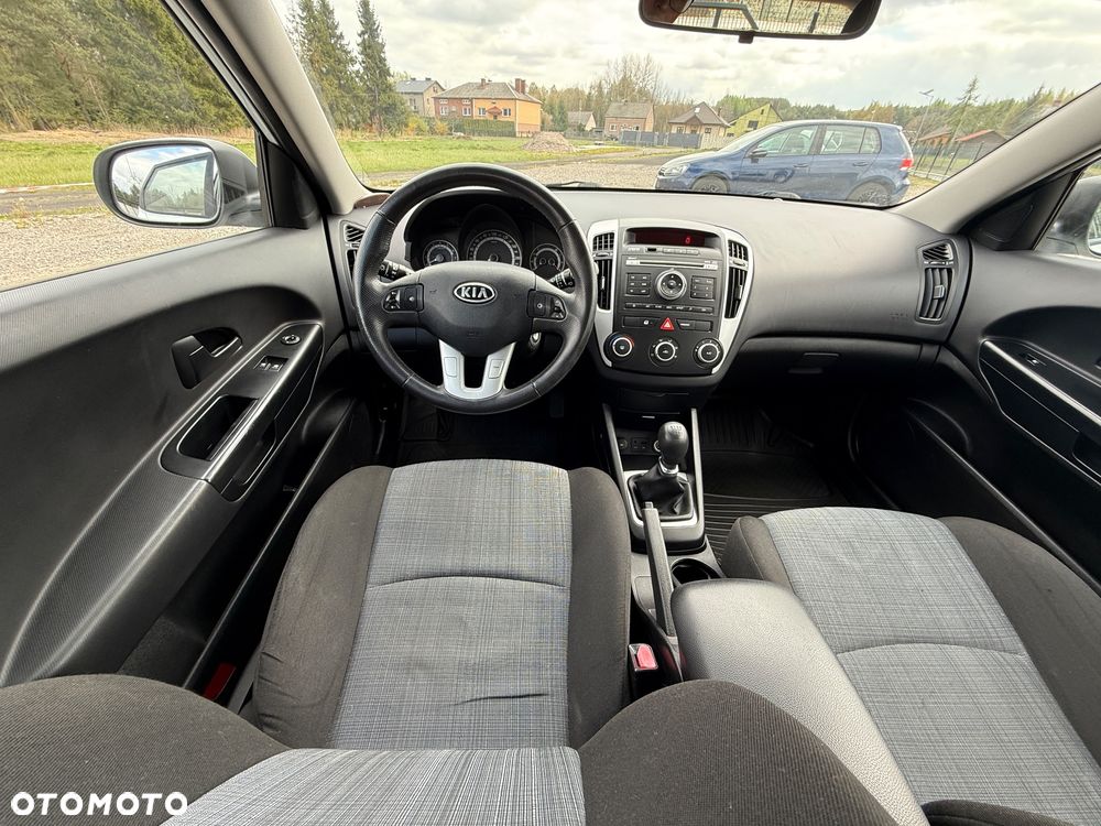 Kia Ceed - 14