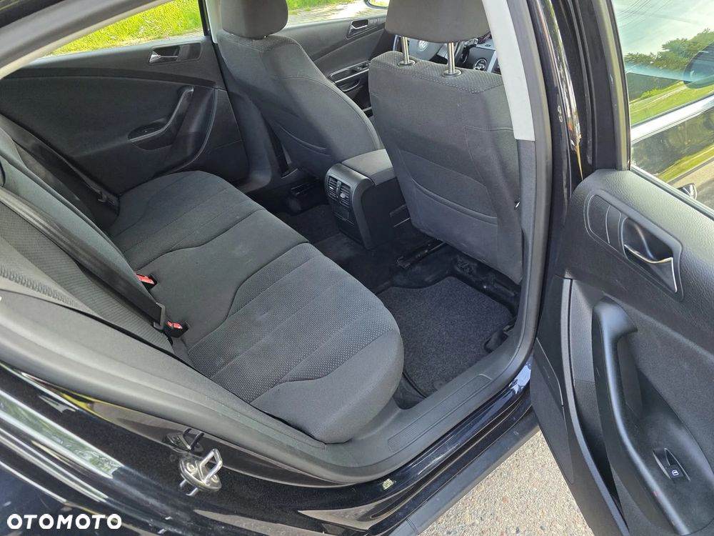 Volkswagen Passat 1.6 Comfortline - 14