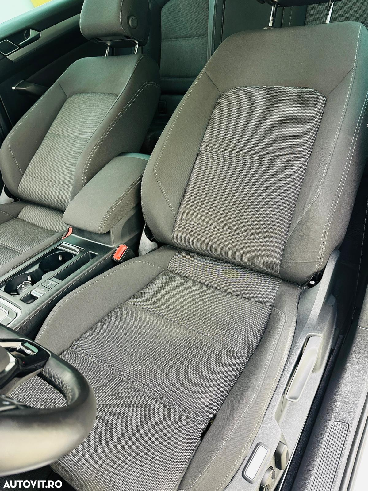 Volkswagen Passat Variant 1.6 TDI SCR DSG - 14