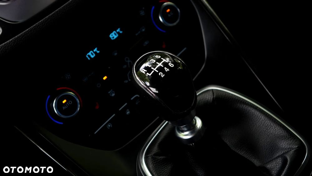 Ford Kuga 1.5 EcoBoost 2x4 Titanium - 20