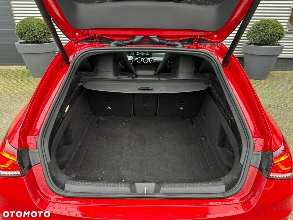 Mercedes-Benz CLA - 12