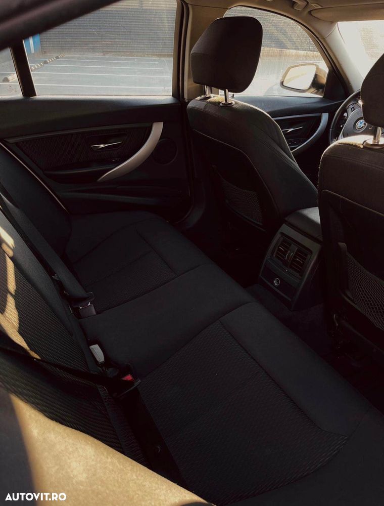 BMW Seria 3 318d xDrive - 7