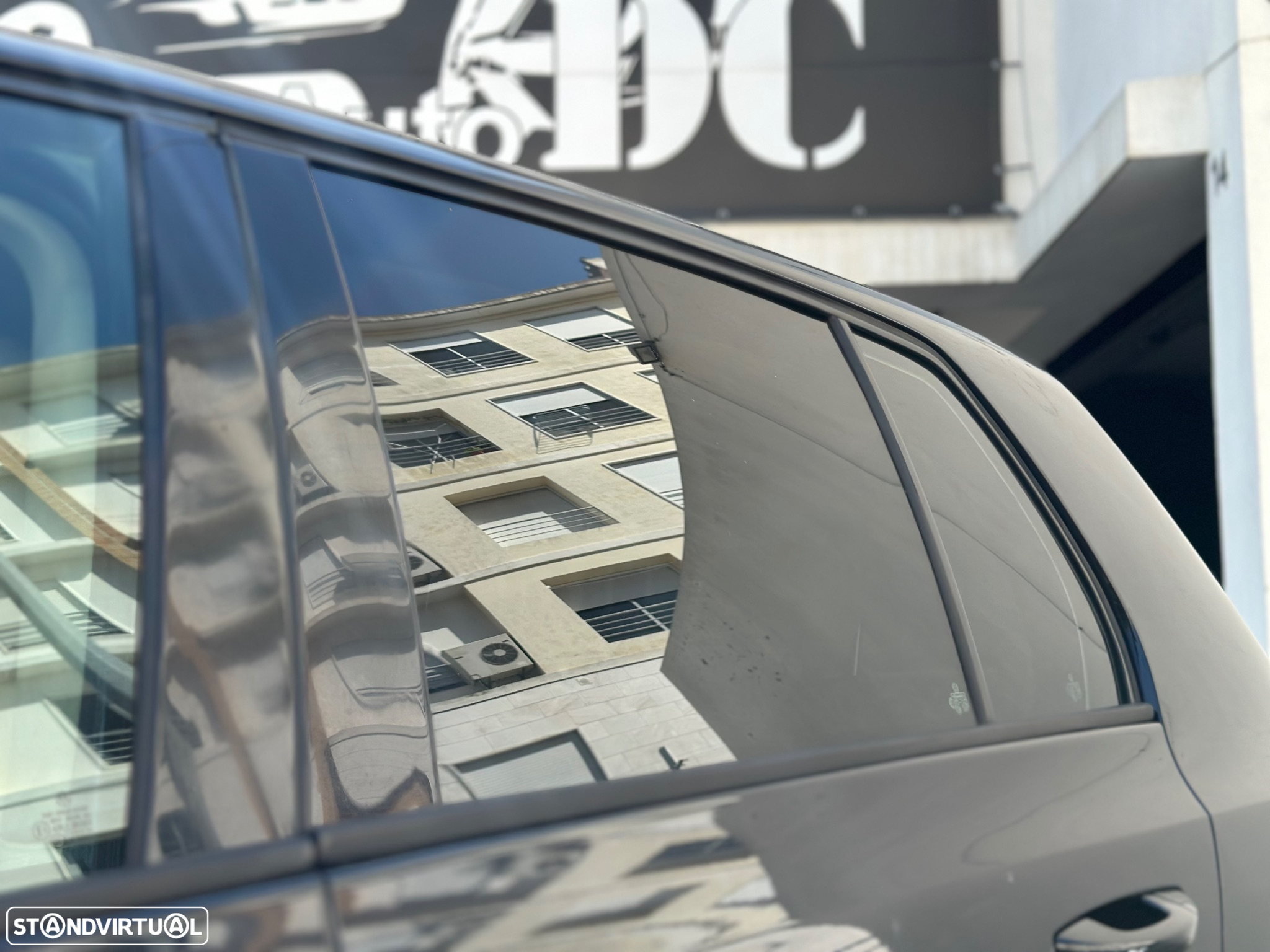 VW Golf 2.0 TDi Highline DSG - 5