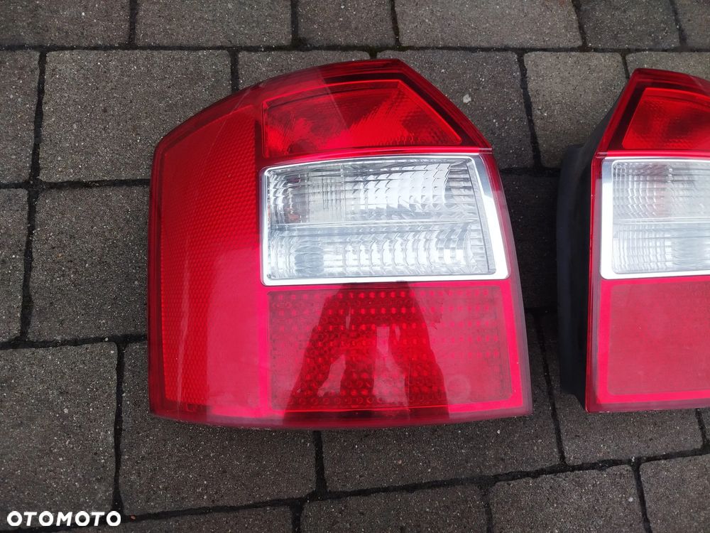 Audi A4 B6  sedan lampa tylna lewa - 5