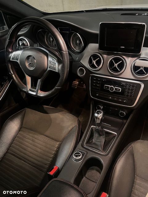 Mercedes-Benz CLA 200 AMG Line - 28