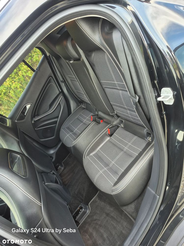 Mercedes-Benz GLA 200 7G-DCT - 17