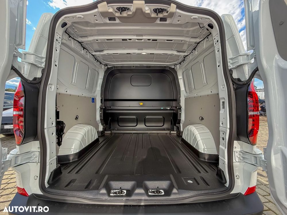 Volkswagen Transporter - 9