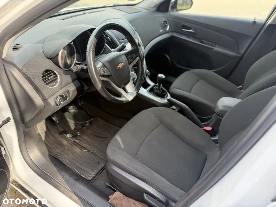 Chevrolet Cruze Station Wagon 1.6 LS - 7