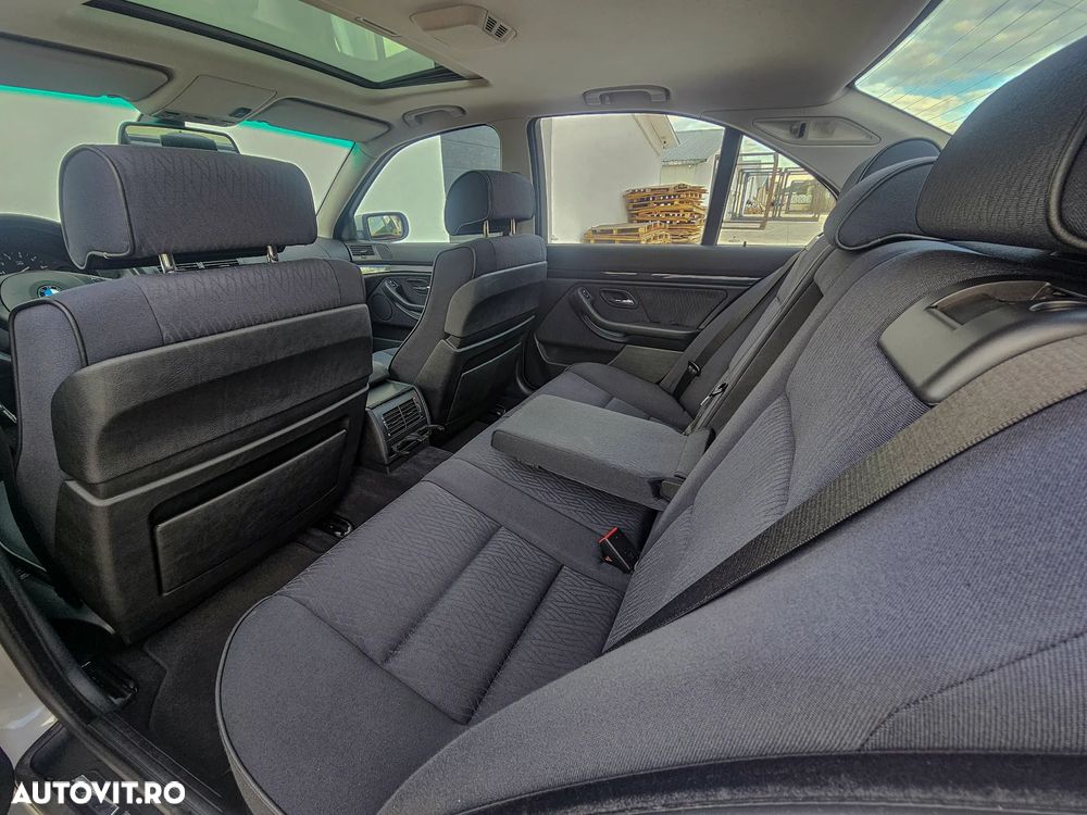 BMW Seria 5 520iA - 11