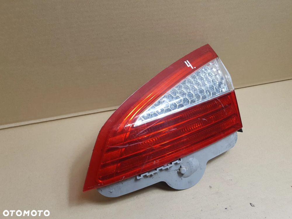 FORD MONDEO MK4 KOMBI 07-10 LAMPA PRAWY TYŁ W KLAPĘ - 2