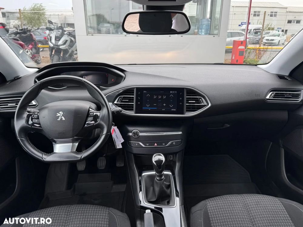 Peugeot 308 SW 1.2 L PureTech Turbo S&S Active - 14