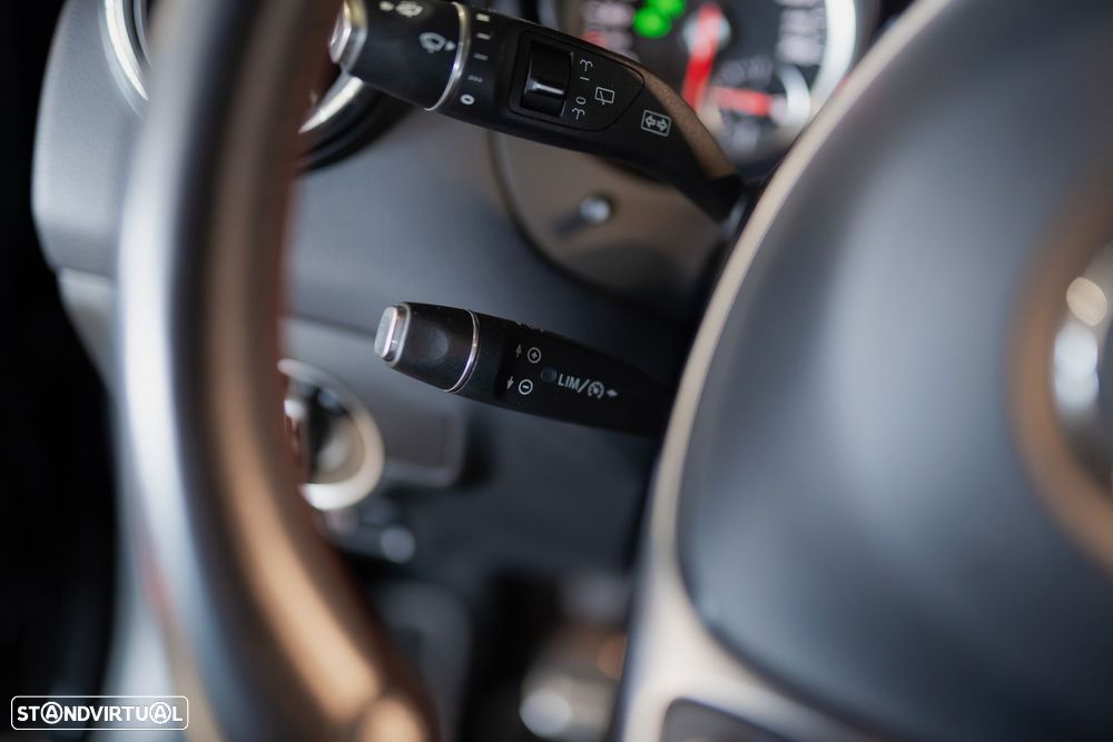 Mercedes-Benz CLA 180 d Shooting Brake AMG Line - 29