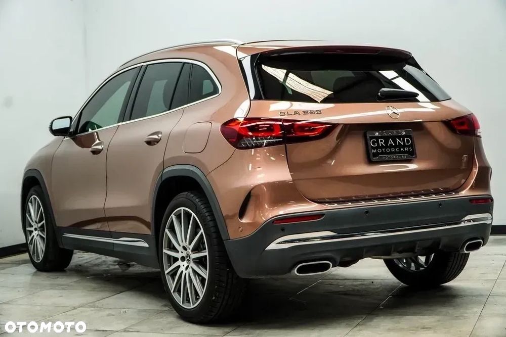 Mercedes-Benz GLA 250 8G-DCT AMG Line - 4